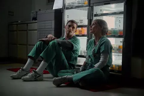 Charlie y Amy, entre la amistad y la desconfianza. Charlie y Amy, entre la amistad y la desconfianza.