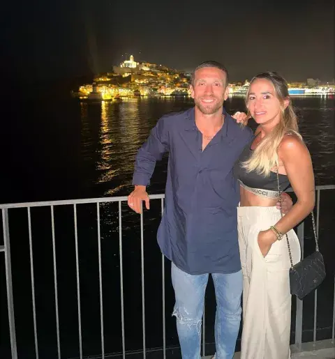 Linda Raff y Alejandro "Papu" Gómez.