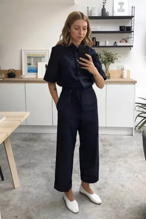 Los conjuntos monocromo son muy elegidos para looks minimal. Camisa y pantalón de corte recto, remera sin mangas y bermuda o remera básica y falda mini sin algunas de las combinaciones preferidas. Siempre en colores neutros y sin estampas. Los conjuntos monocromo son muy elegidos para looks minimal. Camisa y pantalón de corte recto, remera sin mangas y bermuda o remera básica y falda mini sin algunas de las combinaciones preferidas. Siempre en colores neutros y sin estampas.