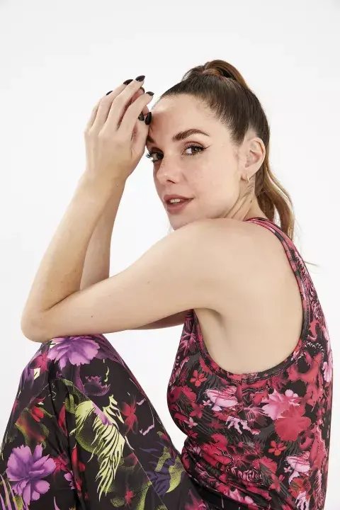BODY Y PANTALÓN (KOSIUKO, $17.000 Y $24.000).