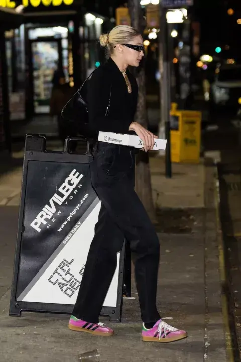 Gigi en sus adidas x Gucci Gigi en sus adidas x Gucci