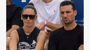 Elisa Montero y Lionel Scaloni.
