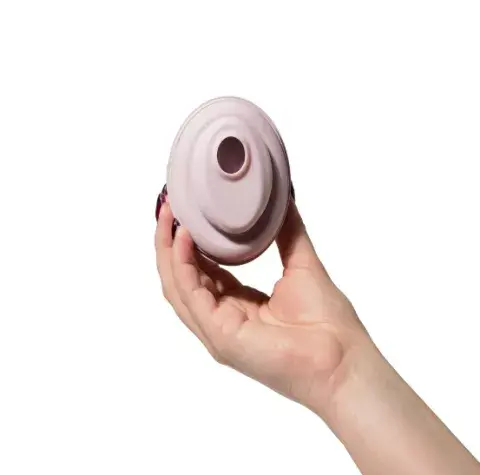 succionador_de_clitoris_baci_by_lora_di_carlo.jpg