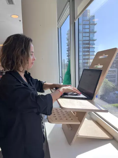Standing desk de Woox en la redacción de SOMOS OHLALÁ Standing desk de Woox en la redacción de SOMOS OHLALÁ
