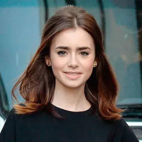 Lilly Collins literalmente una muñeca Lilly Collins literalmente una muñeca