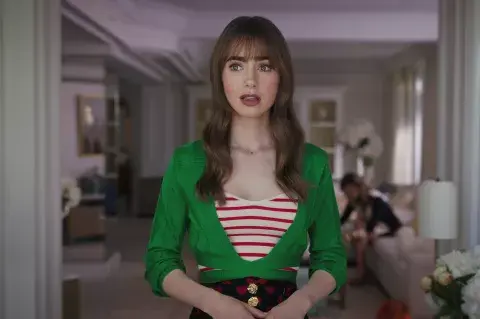 La tercera temporada de Emily in Paris estrenó ayer, 20 de diciembre. La tercera temporada de Emily in Paris estrenó ayer, 20 de diciembre.