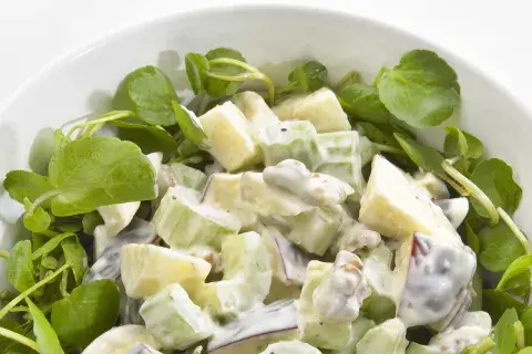 Cóm hacer la ensalada Waldorf