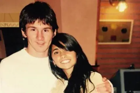 La inspiradora historia de amor de Lionel Messi y Antonela Roccuzzo. La inspiradora historia de amor de Lionel Messi y Antonela Roccuzzo.