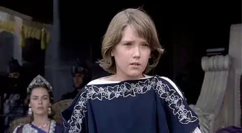 Lucius, el hijo de Lucilla, el sobrino de Cómodo y el nieto del emperador Marco Aurelio. Lucius, el hijo de Lucilla, el sobrino de Cómodo y el nieto del emperador Marco Aurelio.
