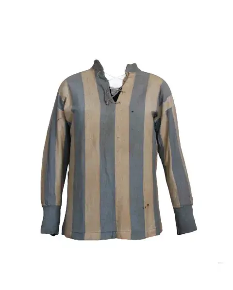Camiseta de Cesáreo Onzari, jugador de fútbol argentino, el primero en conseguir un gol olímpico (1924) Camiseta de Cesáreo Onzari, jugador de fútbol argentino, el primero en conseguir un gol olímpico (1924)