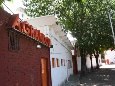 Club Abanderado Grandoli, su primer club Club Abanderado Grandoli, su primer club
