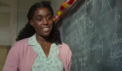 La señorita Honey, la maestra dedicada e inspiradora. 