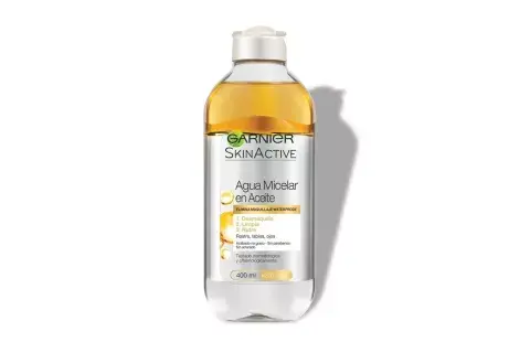 Otro producto que limpia bien rápido y de una manera efectiva es el agua bifásica. Sirve para maquillaje waterproof y a base de agua. Agua bifásica Garnier, con aceite de argan regenerador y nutritivo. Precio $2002. Otro producto que limpia bien rápido y de una manera efectiva es el agua bifásica. Sirve para maquillaje waterproof y a base de agua. Agua bifásica Garnier, con aceite de argan regenerador y nutritivo. Precio $2002.