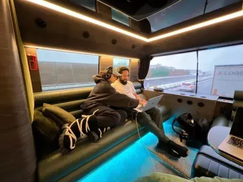 Así es el increíble motorhome de la Rosalía. Así es el increíble motorhome de la Rosalía.