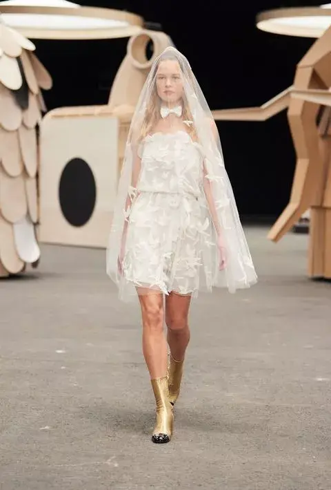 Chanel fue el mix perfecto entre elegancia, modernidad y ese toque francés. Chanel fue el mix perfecto entre elegancia, modernidad y ese toque francés.
