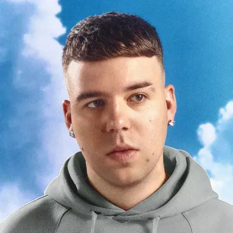 Quevedo anunció el lanzamiento de su primer álbum en las redes sociales. Quevedo anunció el lanzamiento de su primer álbum en las redes sociales.