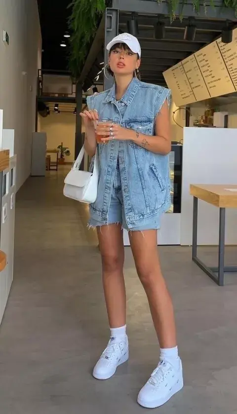 Con más denim. Con más denim.