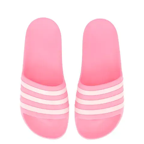 Adilettes para llegar a la playa Adilettes para llegar a la playa