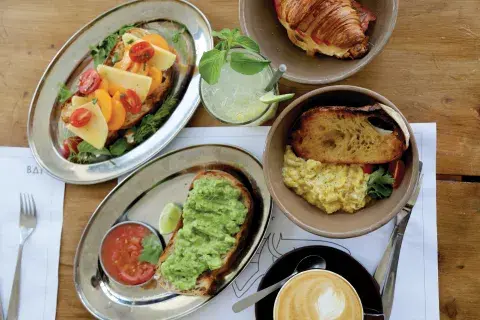 Mesa con un brunch. Mesa con un brunch.