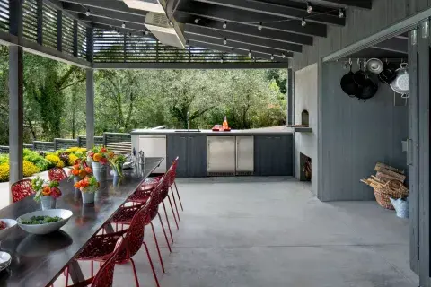 Dependiendo el espacio que tengas, hay muchas opciones para crear tu cocina outdoor. Dependiendo el espacio que tengas, hay muchas opciones para crear tu cocina outdoor.