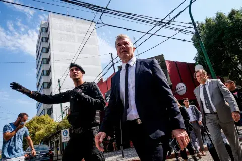 Fernando Burlando pidió cadena perpetua para los ocho rugbiers imputados. Fernando Burlando pidió cadena perpetua para los ocho rugbiers imputados.