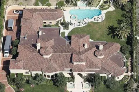 La mansión de Britney Spears. La mansión de Britney Spears.