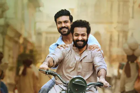 N. T. Rama Rao Jr. y Ram Charan en RRR.
