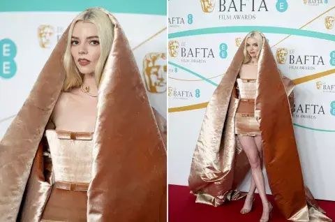 Anya Taylor-Joy con un vestido cubista y una enorme capa. Anya Taylor-Joy con un vestido cubista y una enorme capa.
