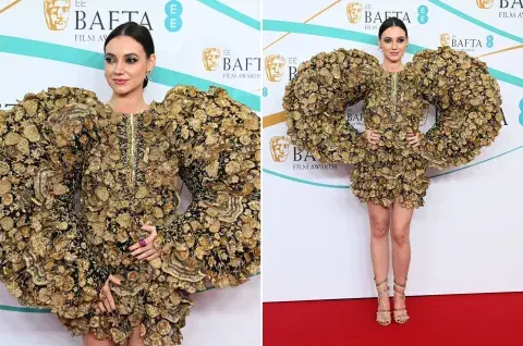 Andreea Cristea, la influencer británica, llevó el look más extravagante de todos. Andreea Cristea, la influencer británica, llevó el look más extravagante de todos.