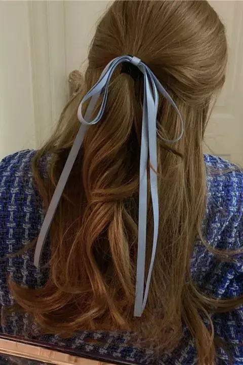 De lazos finos y largos, suma un detalle canchero a tu look. De lazos finos y largos, suma un detalle canchero a tu look.