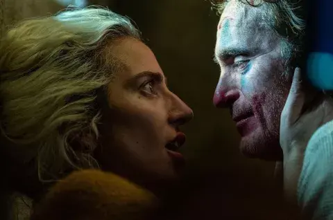 Lady Gaga y Joaquin Phoenix en Joker 2. Lady Gaga y Joaquin Phoenix en Joker 2.