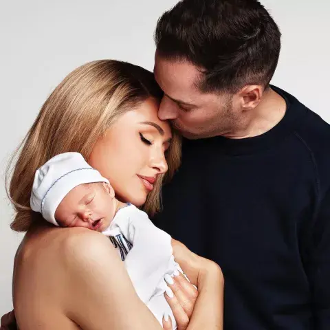 Paris Hilton y su marido, Carter Reum, presentaron a su bebé Phoenix. Paris Hilton y su marido, Carter Reum, presentaron a su bebé Phoenix.