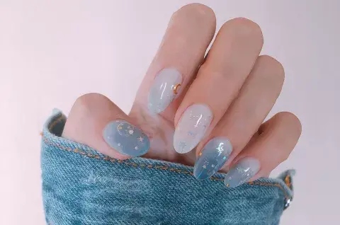 Combinando azul, celeste y detalles dorados y blancos. Combinando azul, celeste y detalles dorados y blancos.