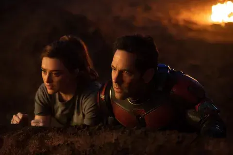 La relación entre padre e hija es fundamental para la historia. La relación entre padre e hija es fundamental para la historia.