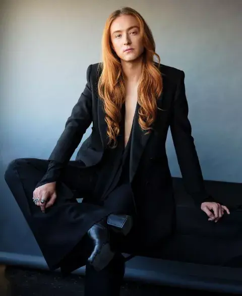 En septiembre de 2022, Harris fue elegido como el director creativo de Nina Ricci. En septiembre de 2022, Harris fue elegido como el director creativo de Nina Ricci.
