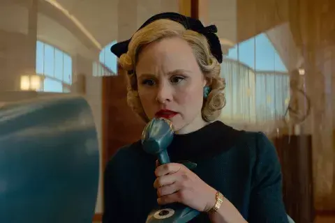 Alison Pill en Hello Tomorrow! Alison Pill en Hello Tomorrow!
