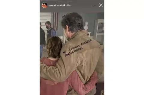 La story de Pedro Pascal junto a Bella Ramsey. La story de Pedro Pascal junto a Bella Ramsey.
