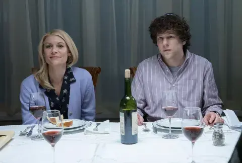 Jesse Eisenberg y Claire Danes en La nueva vida de Toby. Jesse Eisenberg y Claire Danes en La nueva vida de Toby.