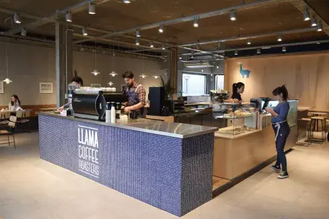 Llama Coffee Roasters también tiene sucursal en La Plata.