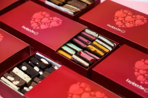 La Pinocha nos propone hacer match con un chocolate. La Pinocha nos propone hacer match con un chocolate.