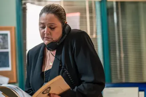 “Dixon es una mujer fuerte y capaz, con mucha integridad y dignidad", dice Manheim sobre su personaje. “Dixon es una mujer fuerte y capaz, con mucha integridad y dignidad", dice Manheim sobre su personaje.