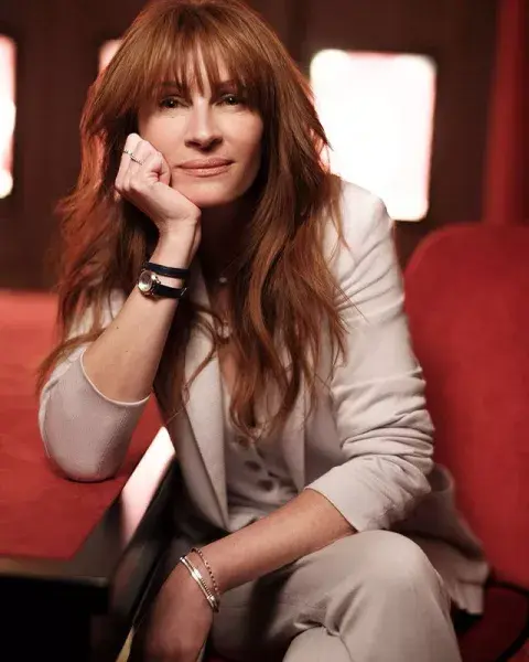 Julia Roberts volvió a apostar por el flequillo. Julia Roberts volvió a apostar por el flequillo.