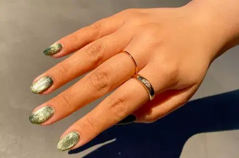 Si preferís las uñas más cortas y te copa el verde.