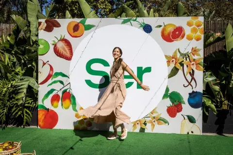 Mujer Ser, con fuerza y saludable. Mujer Ser, con fuerza y saludable.