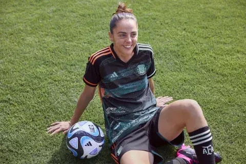 Mariana Larroquette, estrenando nueva camiseta