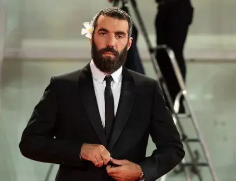 Romain Gavras, el prestigioso cineasta francés de 41 años, que sale hace meses con Dua Lipa. Romain Gavras, el prestigioso cineasta francés de 41 años, que sale hace meses con Dua Lipa.