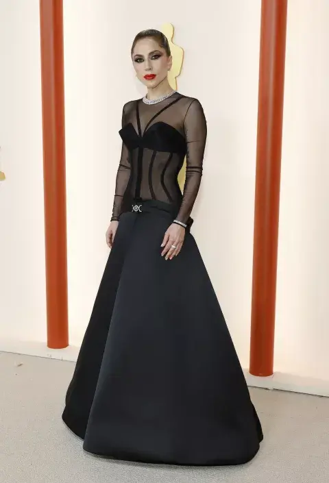Lady Gaga en la champagne carpet de los Oscar 2023. Lady Gaga en la champagne carpet de los Oscar 2023.