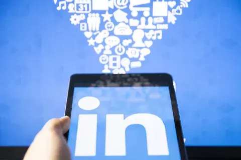 LinkedIn inaugura una nueva función con el uso de la Inteligencia Artificial. LinkedIn inaugura una nueva función con el uso de la Inteligencia Artificial.