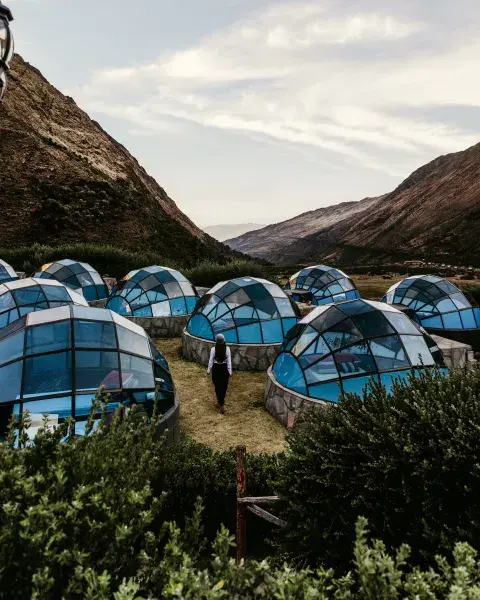 Esta tendencia que es furor en el mundo permite disfrutar de la experiencia de un campamento tradicional pero desde carpas o domos con las comodidades de un hotel cinco estrellas. Esta tendencia que es furor en el mundo permite disfrutar de la experiencia de un campamento tradicional pero desde carpas o domos con las comodidades de un hotel cinco estrellas.