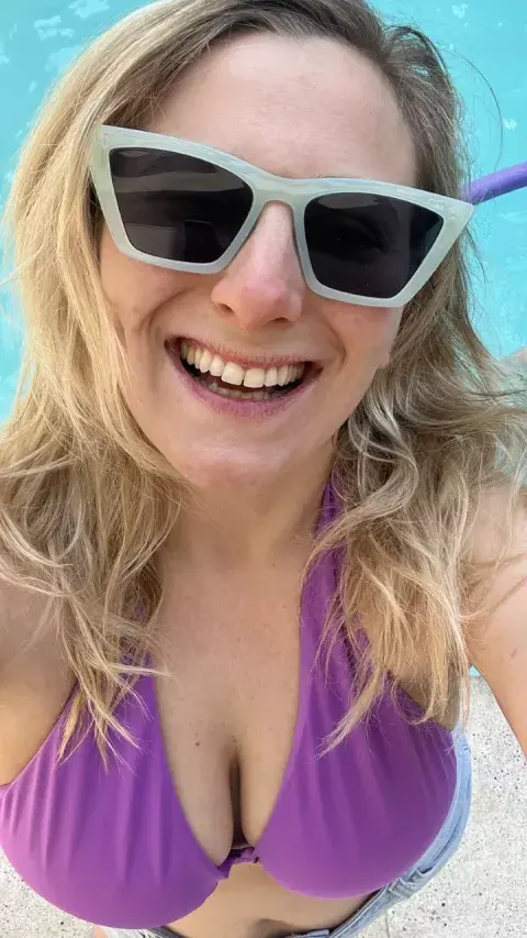 Karen, en la piscina de su casa, en Buenos Aires. Karen, en la piscina de su casa, en Buenos Aires.